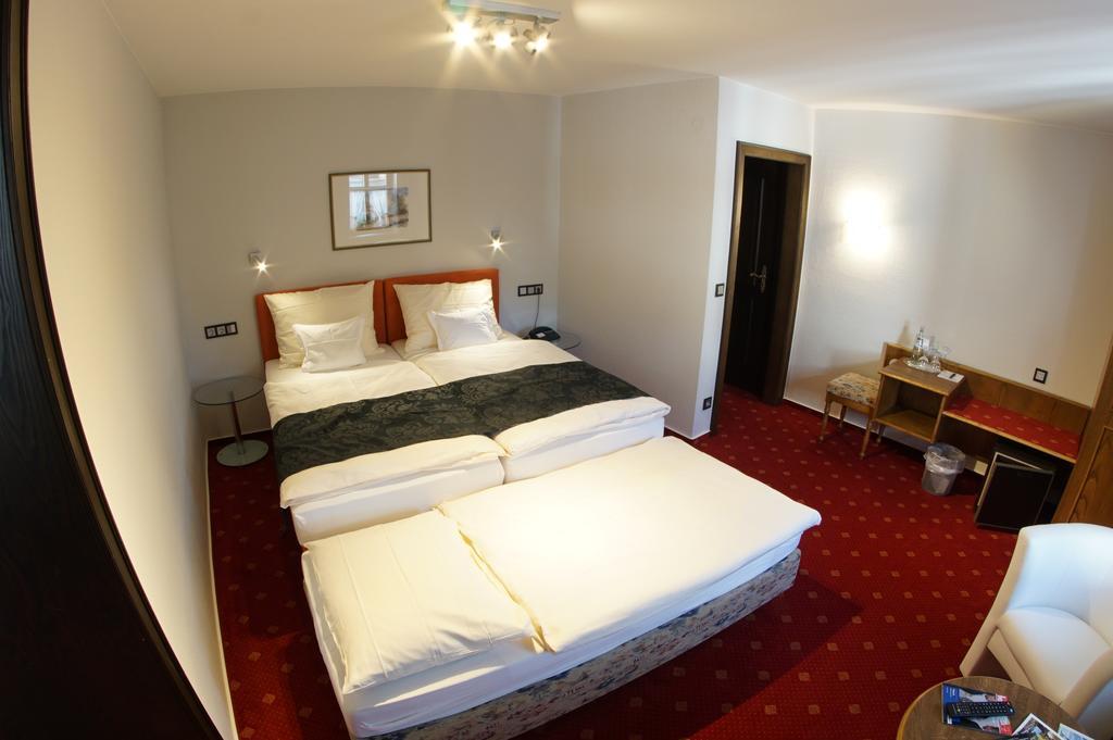 Hotel zur Post Bernkastel-Kues Zimmer foto